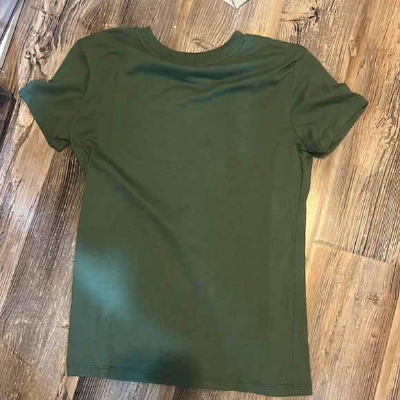 Dry Goods green small t-shirt/ never been worn - Picture 3 of 3